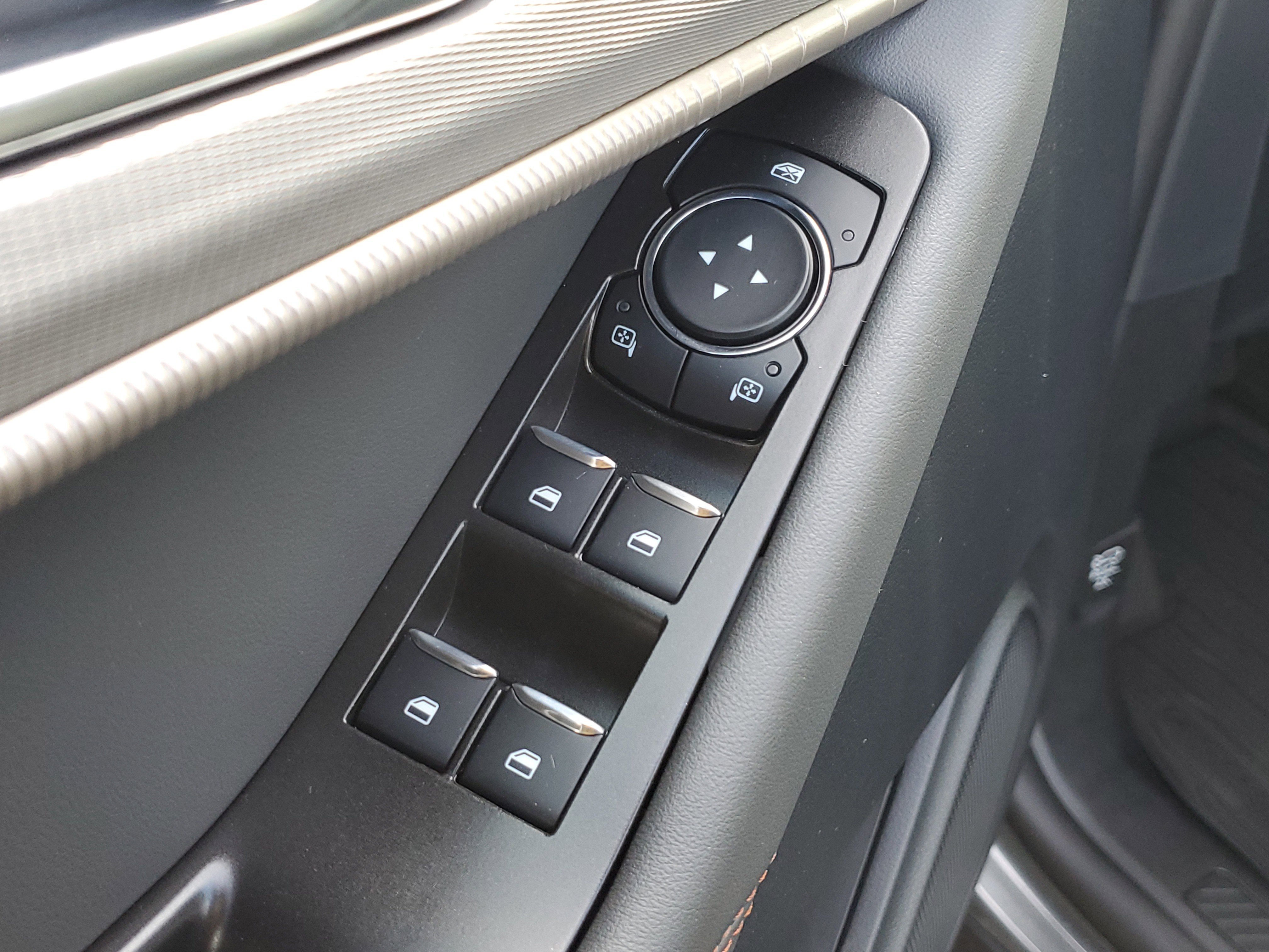 New 2025 Ford Explorer Active w/ Active Comfort Package image 16