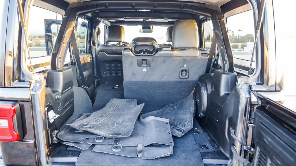 Used 2022 Jeep Wrangler Unlimited Rubicon w/ LED Lighting Group image 27