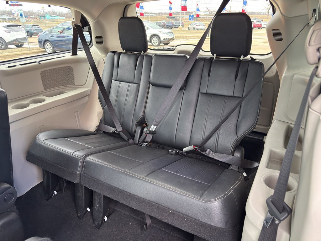 Used 2015 Chrysler Town & Country Touring-L w/ Driver Convenience Group FWD image 13