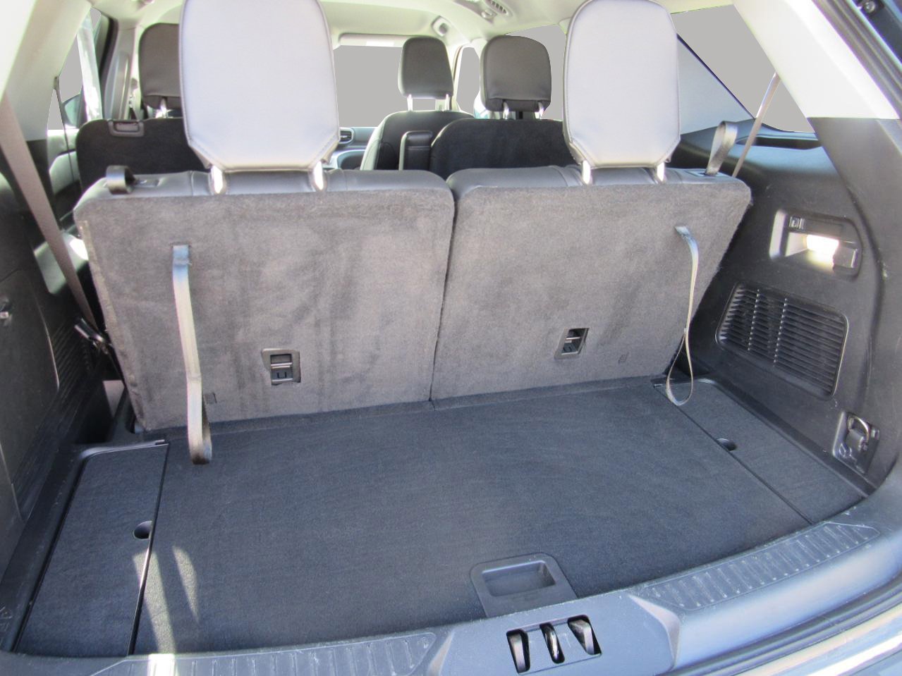 Used 2022 Ford Explorer XLT w/ Equipment Group 202A image 38