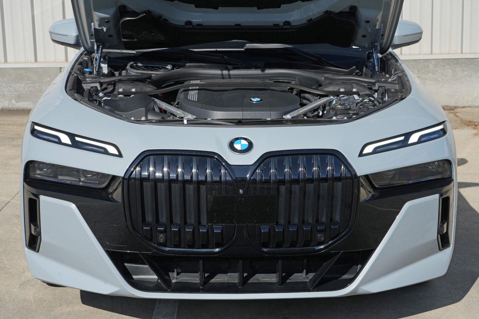Used 2024 BMW 740i w/ M Sport Professional Package RWD image 8