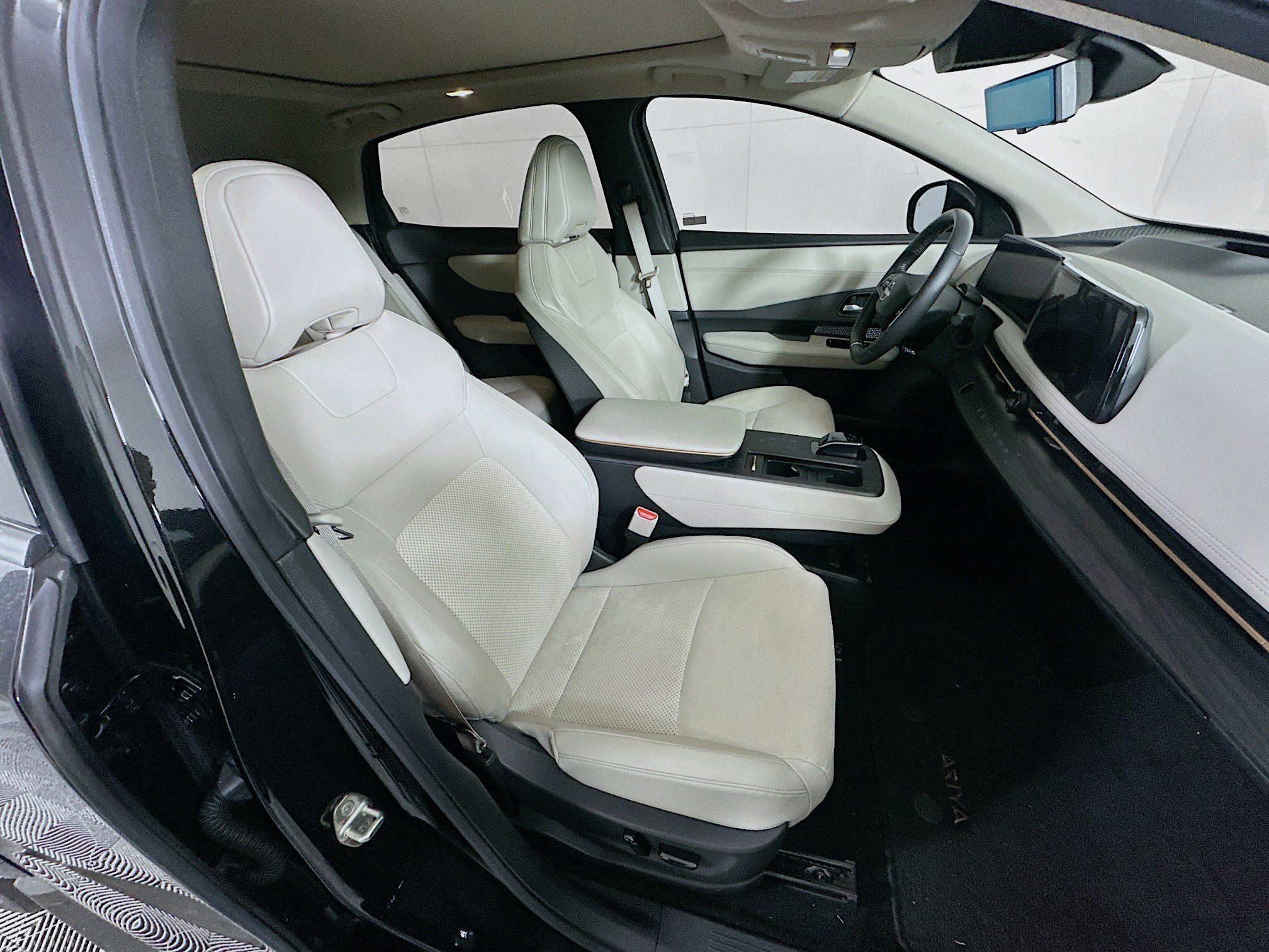 Used 2023 Nissan Ariya FWD image 33