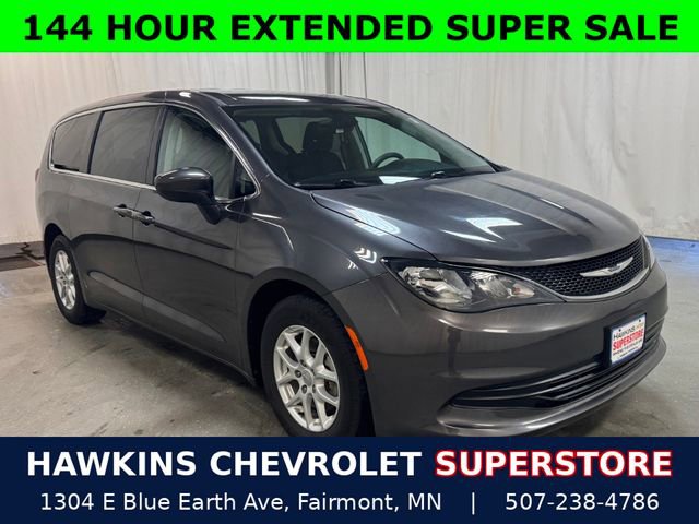 Used 2017 Chrysler Pacifica Touring image 1