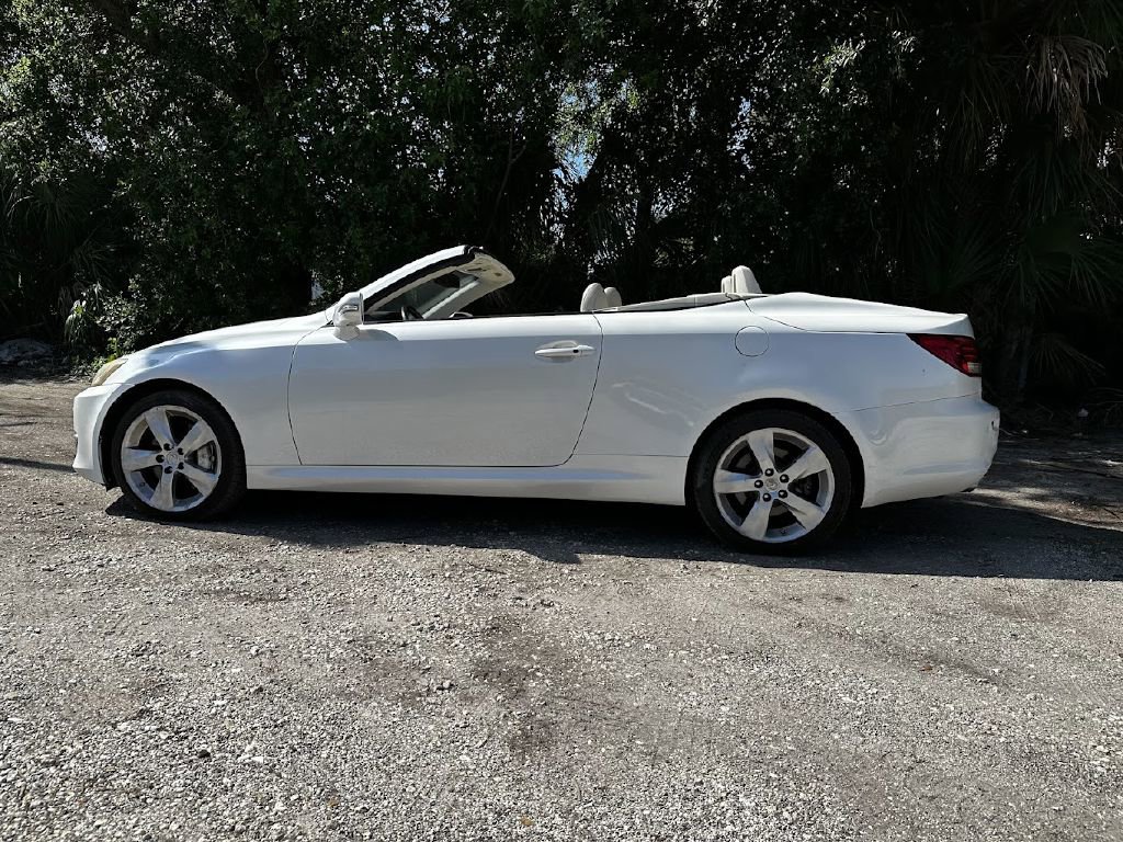 Used 2010 Lexus IS 350C image 8