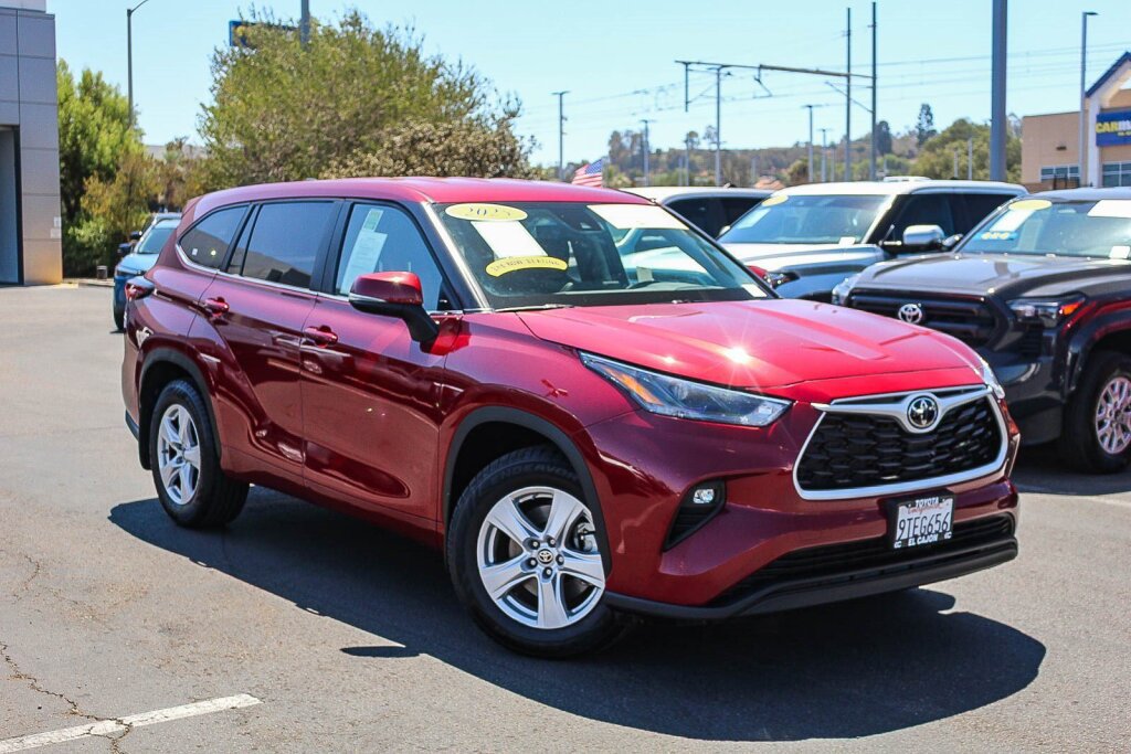 Certified 2025 Toyota Highlander LE