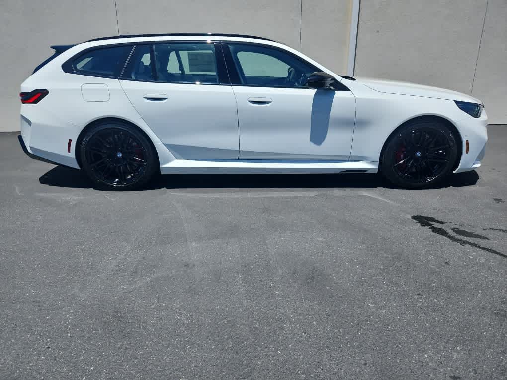 New 2027 BMW M5 Touring AWD/4WD image 3