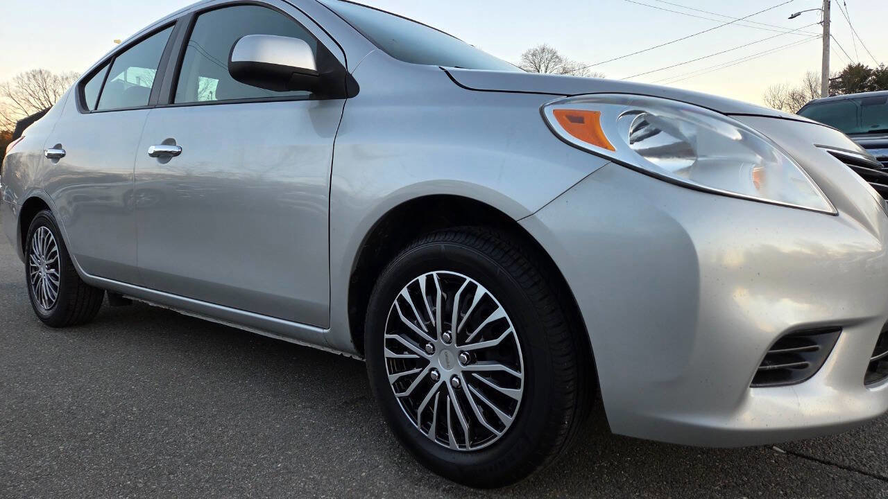 Used 2013 Nissan Versa SV image 17