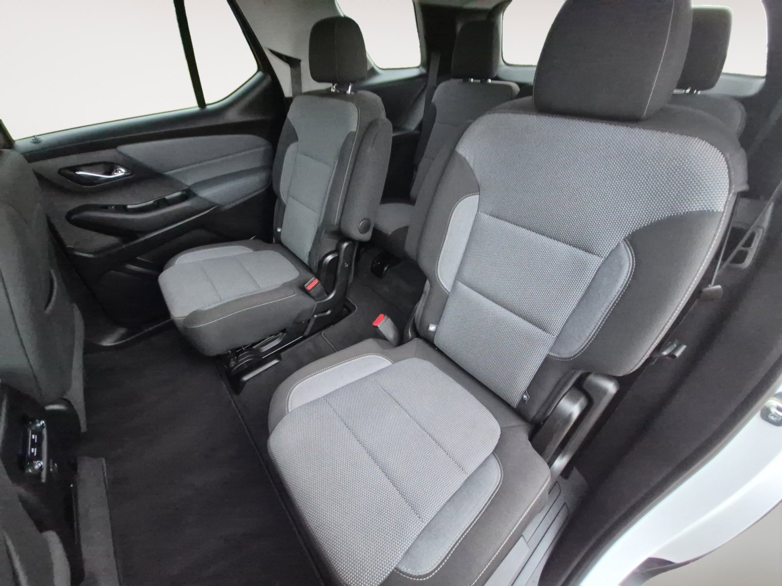 Used 2019 Chevrolet Traverse LT FWD image 23