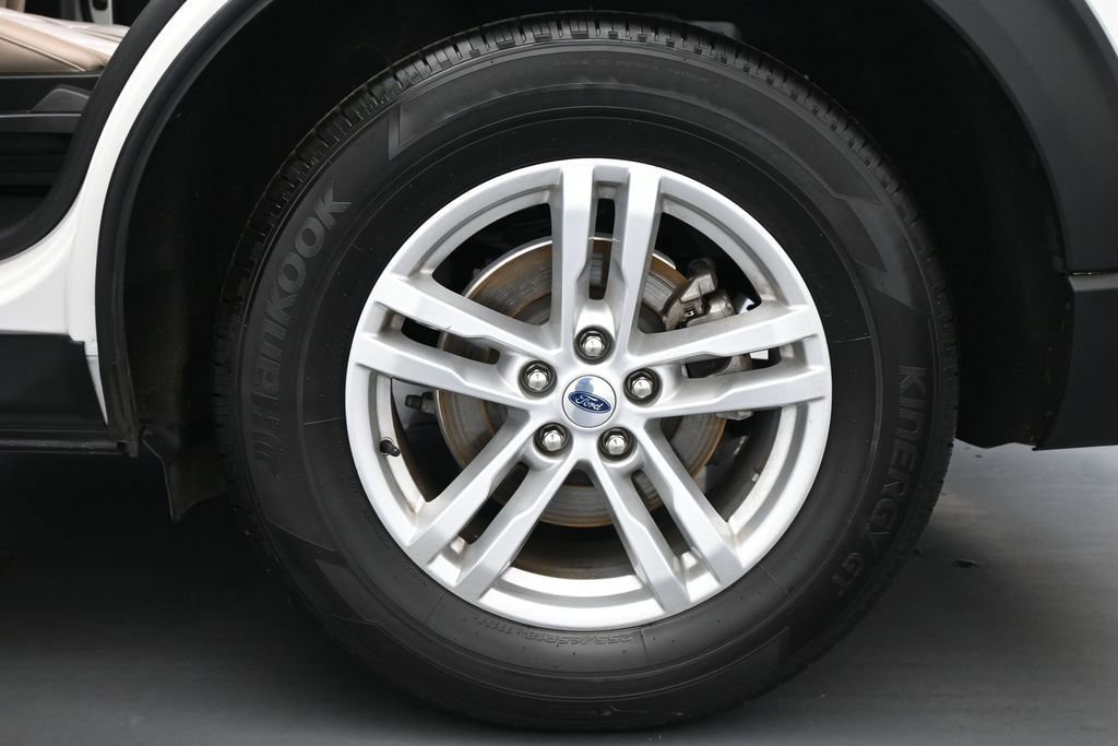 Certified 2023 Ford Explorer XLT w/ Equipment Group 202A RWD image 24