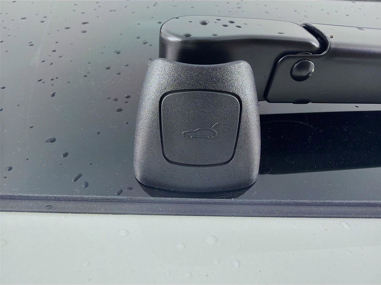 Certified 2025 Porsche Macan image 25