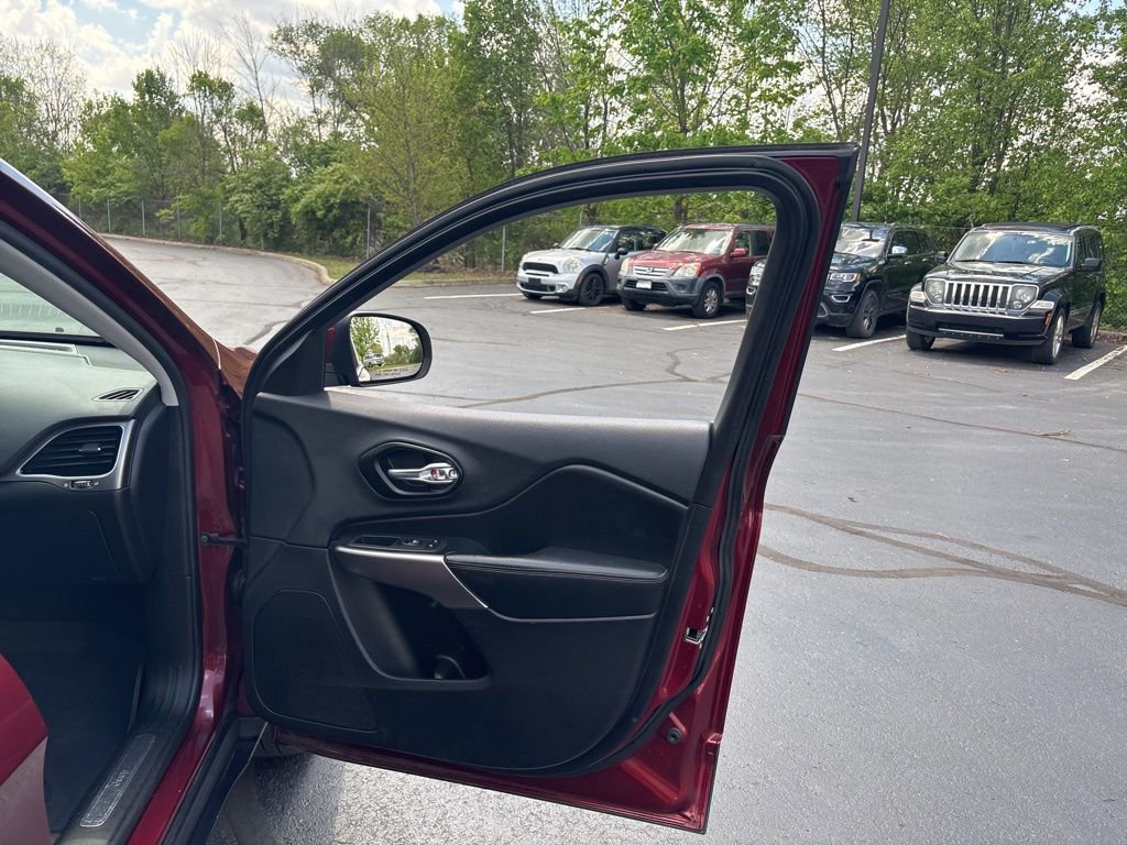 Used 2021 Jeep Cherokee Limited w/ Mopar Interior Package AWD/4WD image 43