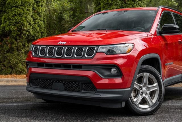 Used 2023 Jeep Compass Latitude AWD/4WD image 2
