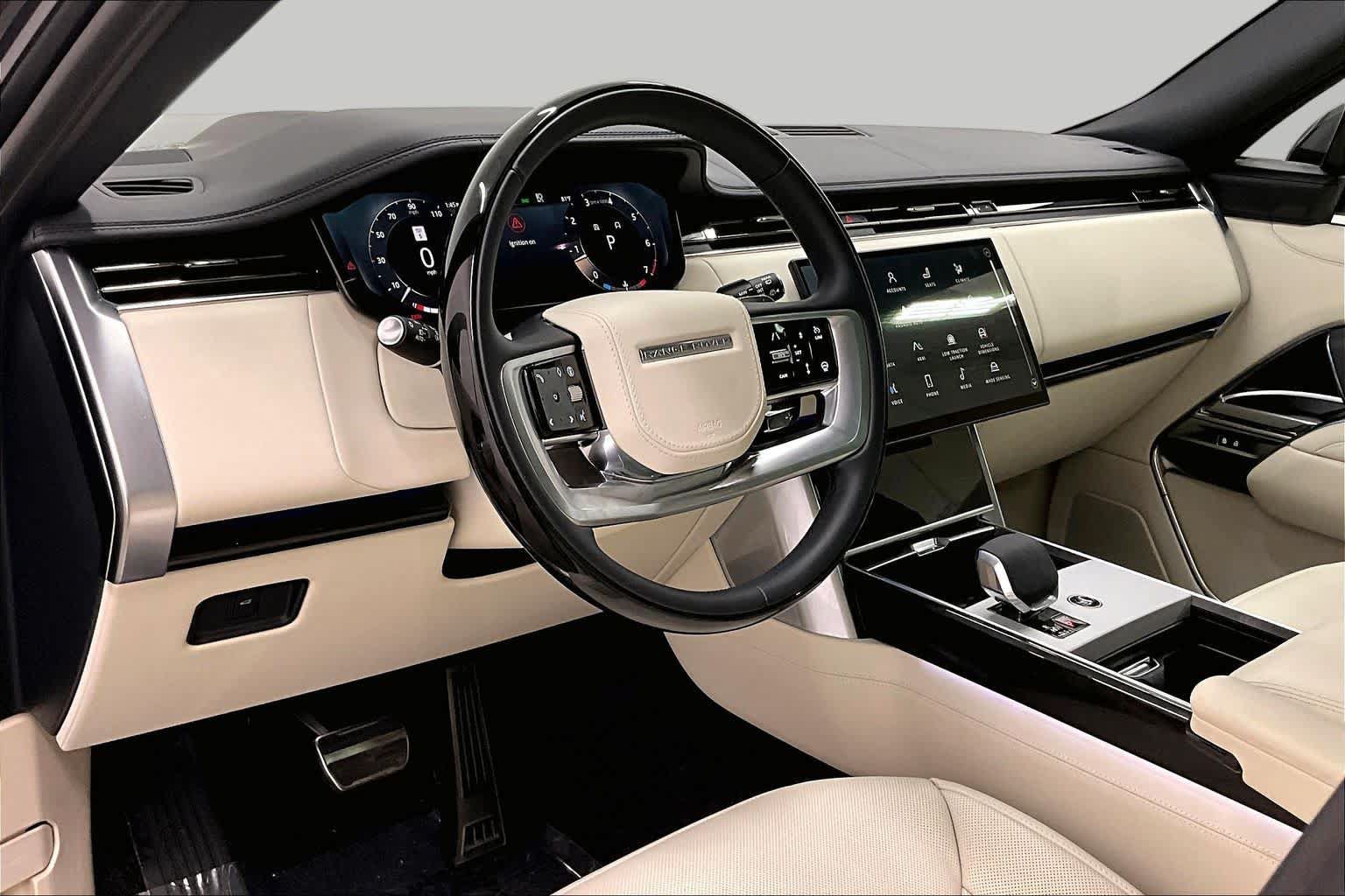 Used 2025 Land Rover Range Rover SE AWD/4WD image 18