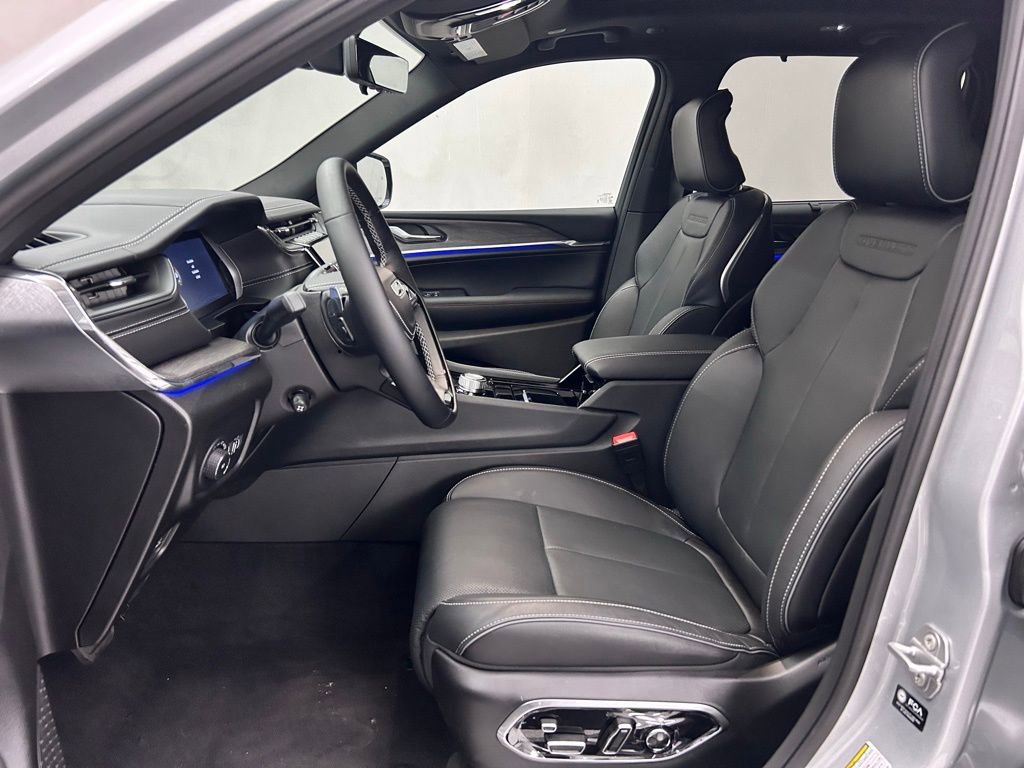 New 2025 Jeep Grand Cherokee Overland w/ Adv Protech Group III image 16