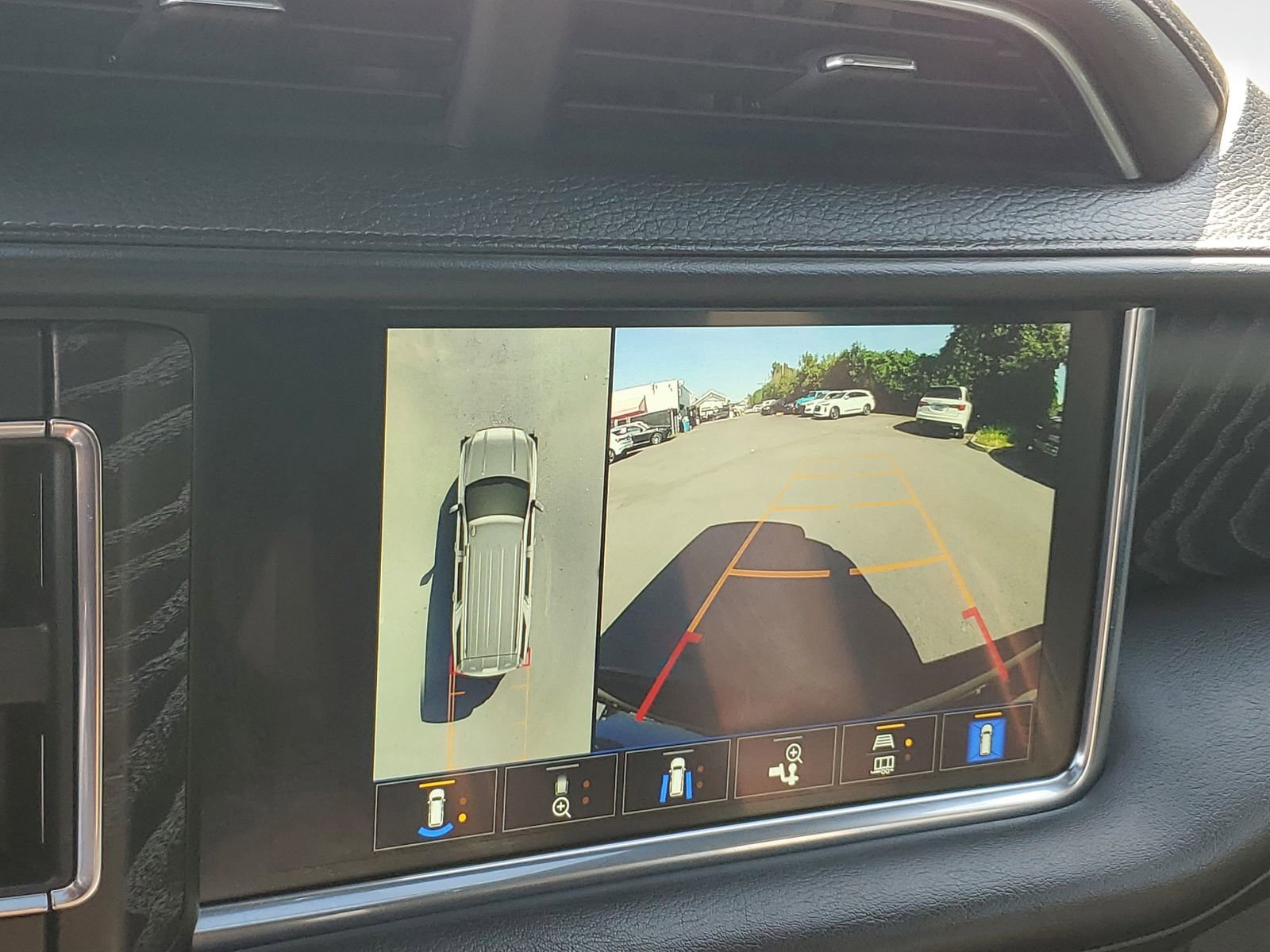 Used 2023 GMC Yukon Denali image 29