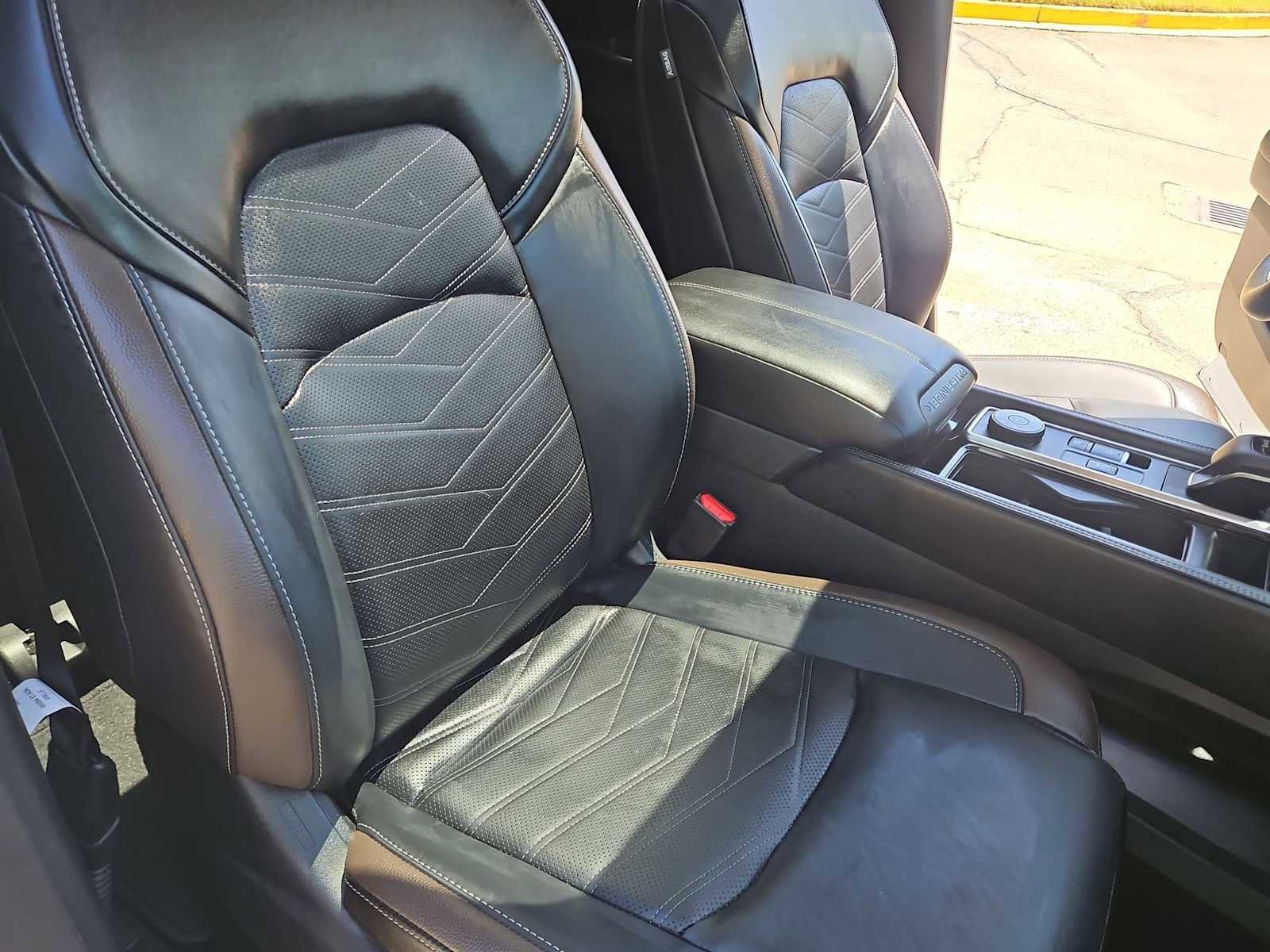 Used 2025 Nissan Pathfinder Platinum AWD/4WD image 36