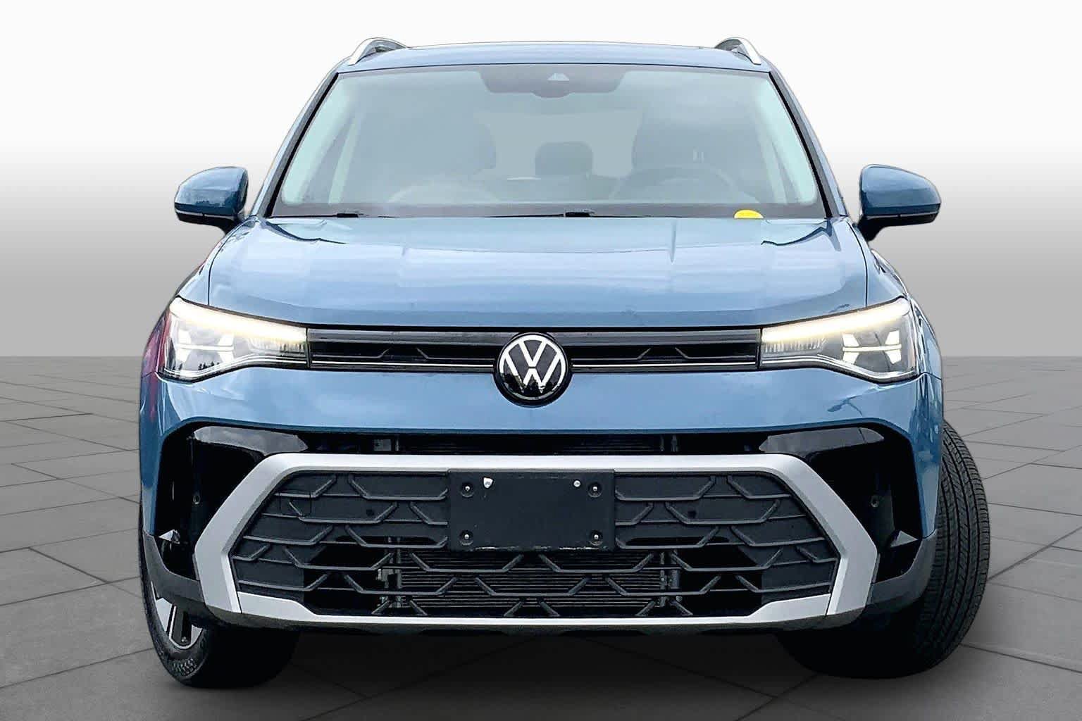 Used 2025 Volkswagen Taos SE AWD/4WD image 4