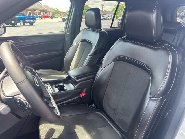 Used 2025 Jeep Grand Cherokee Altitude AWD/4WD image 12