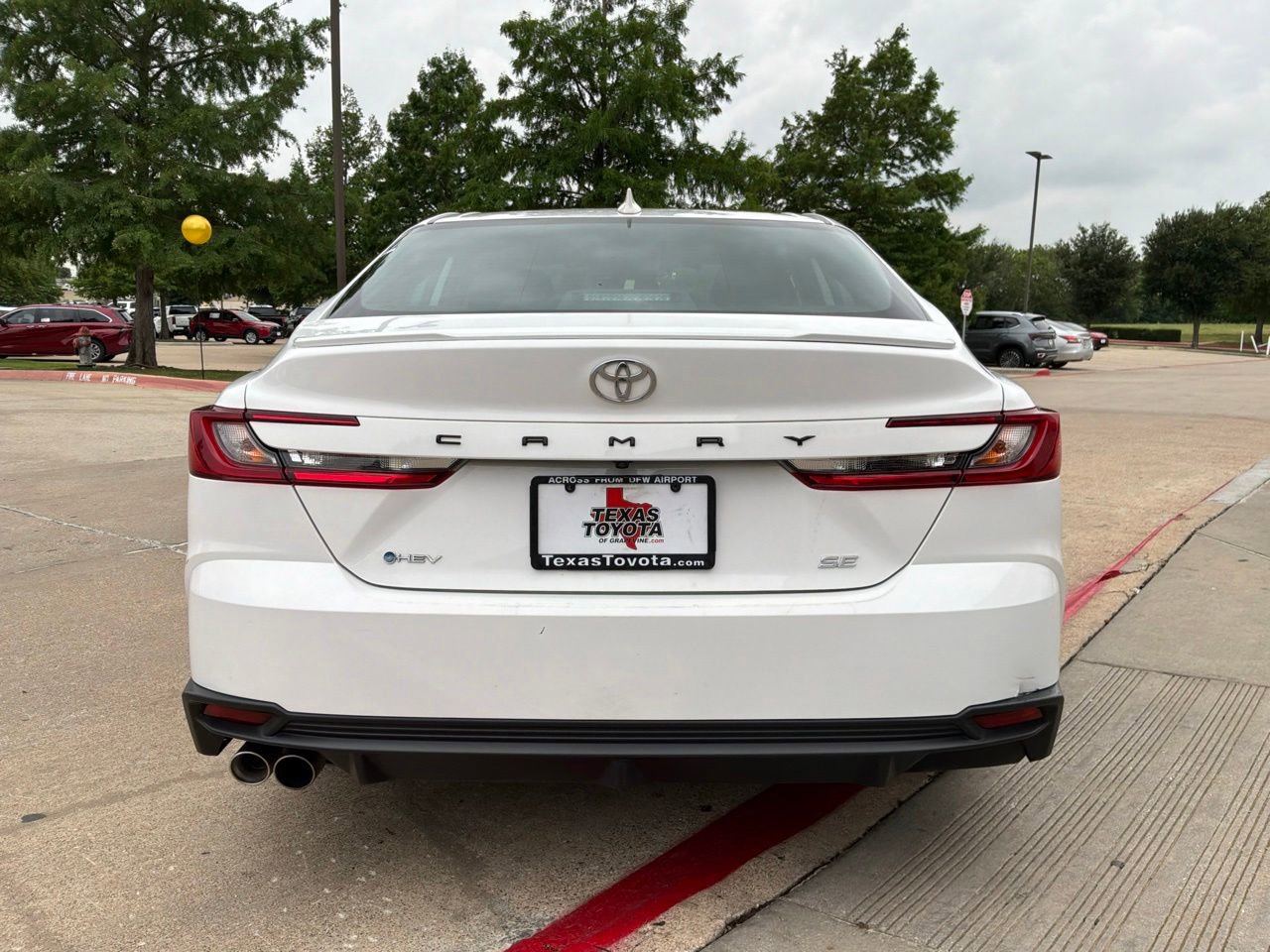 Used 2025 Toyota Camry SE FWD image 7