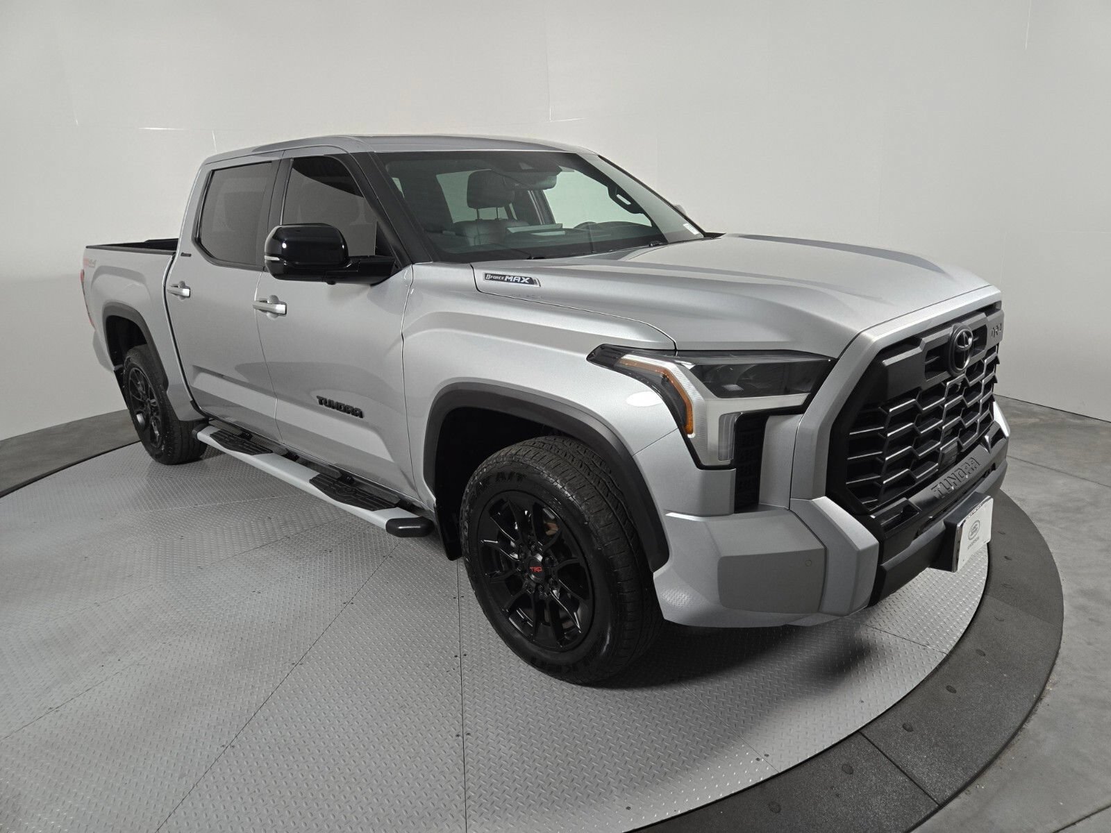Used 2025 Toyota Tundra Limited w/ TRD Off-Road Package AWD/4WD image 16