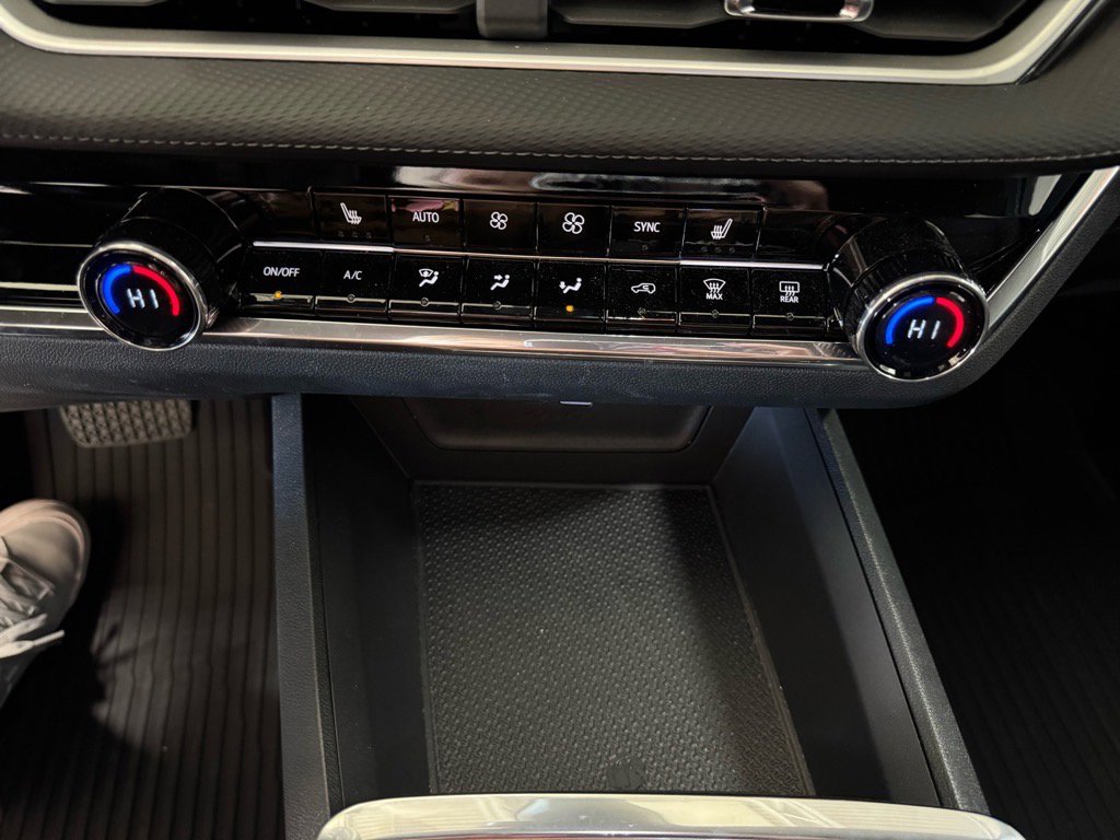 Used 2025 Chevrolet Equinox LT w/ Convenience Package II image 22