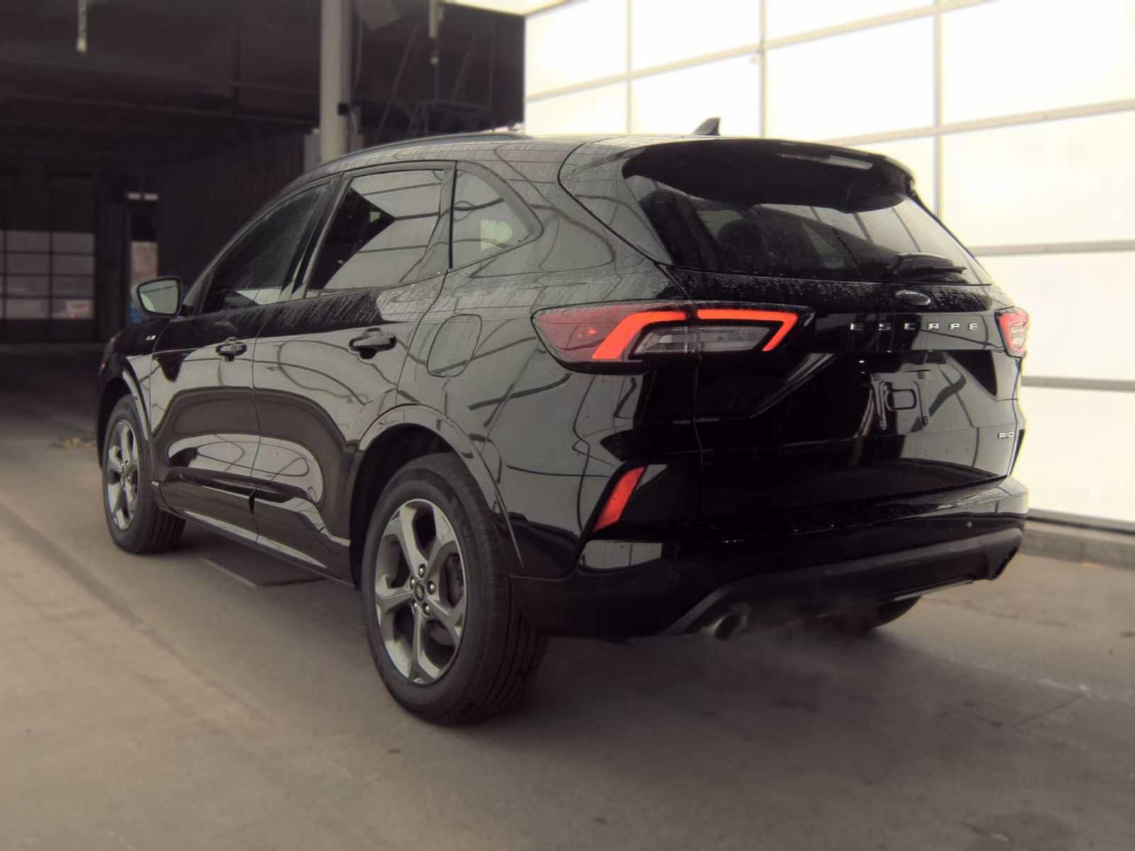 Used 2024 Ford Escape ST-Line w/ Tech Pack #1 AWD/4WD image 5