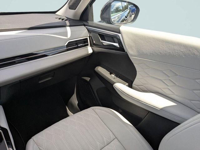 Used 2025 Mitsubishi Outlander AWD image 16
