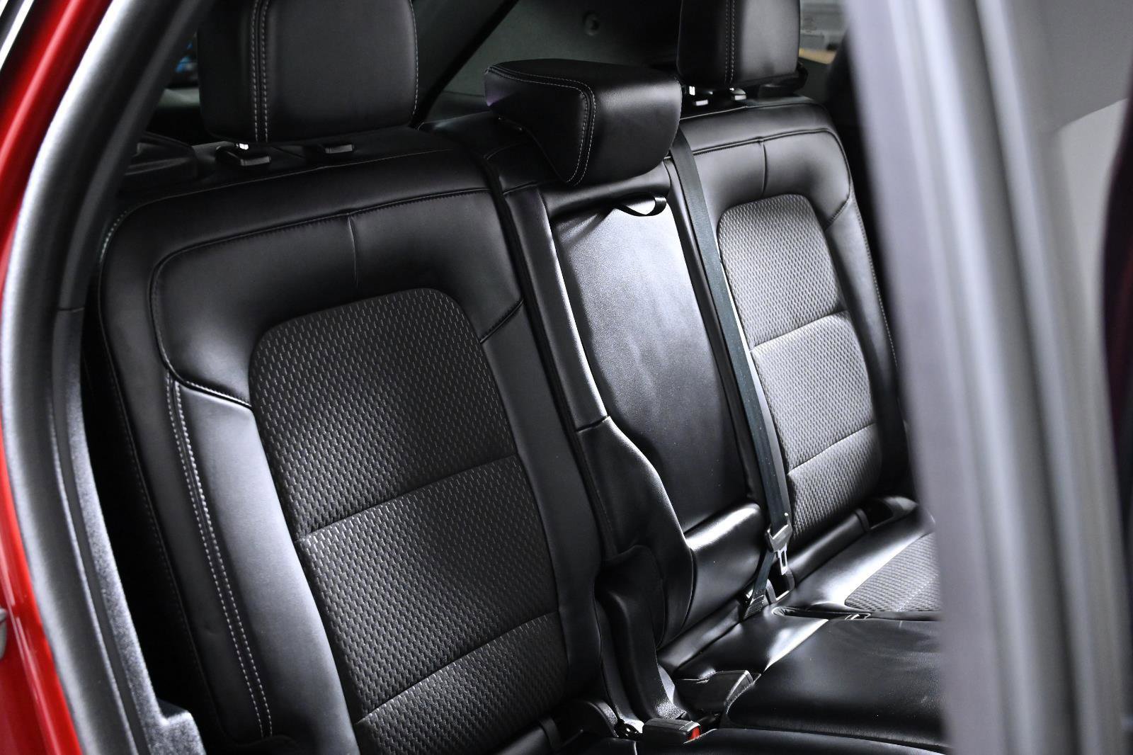 Used 2025 Ford Escape SE image 27