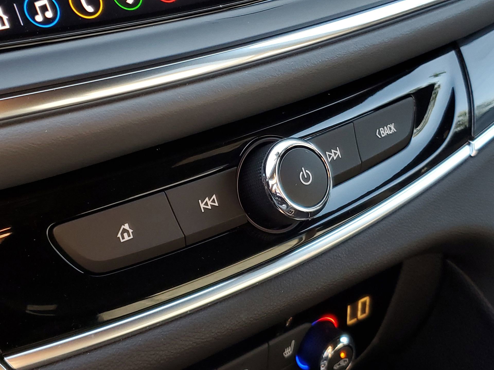 Used 2023 Buick Enclave Essence FWD image 28