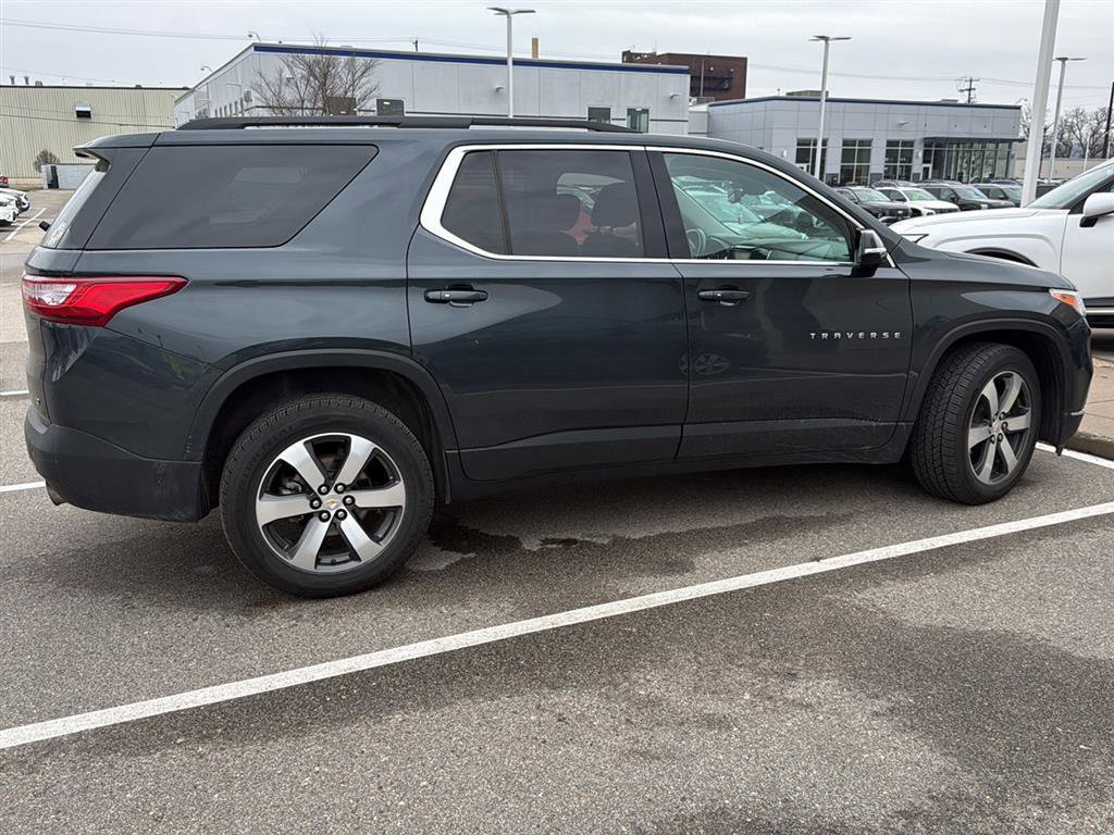 Used 2020 Chevrolet Traverse LT w/ LT Premium Package image 5