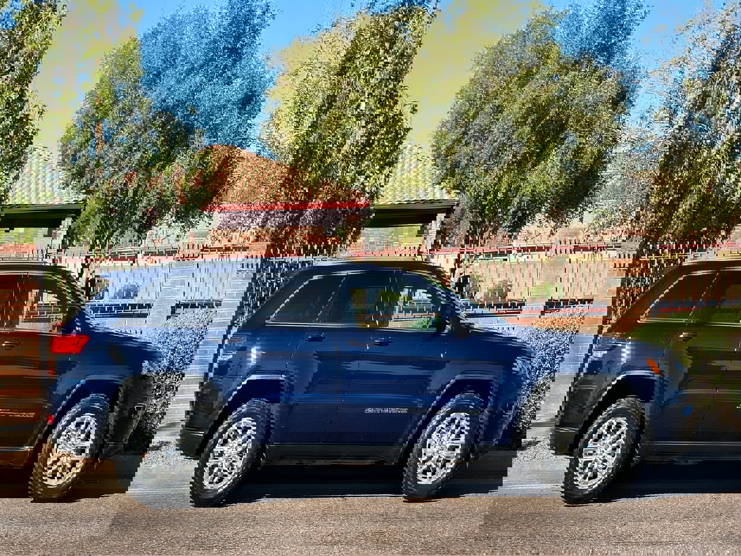 Used 2017 Jeep Grand Cherokee Laredo w/ Quick Order Package 23E image 9