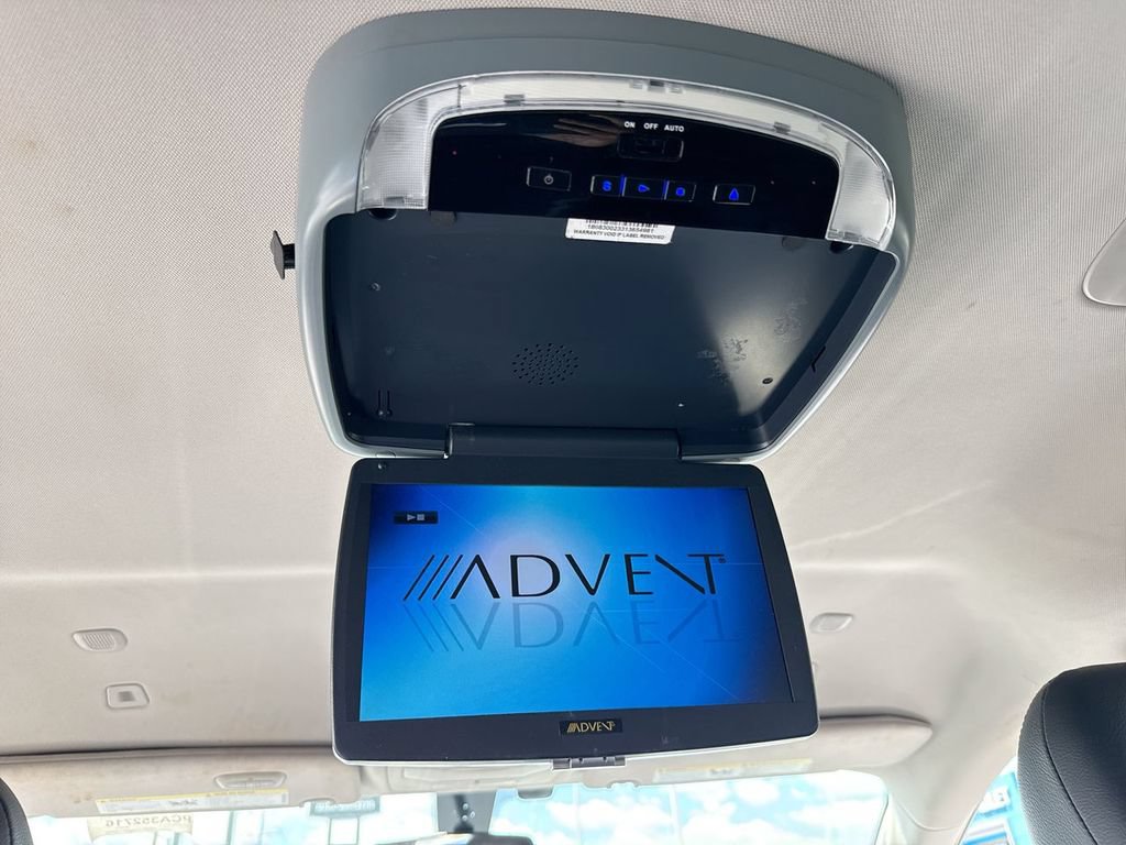 Used 2018 Chrysler Pacifica Touring-L FWD image 28