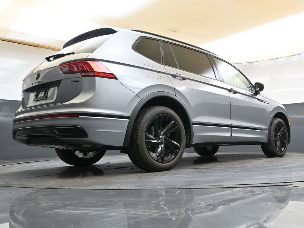Used 2024 Volkswagen Tiguan SE R-Line AWD/4WD image 34
