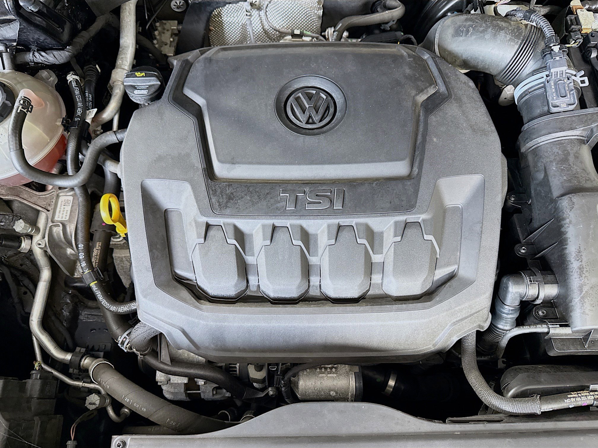 Used 2018 Volkswagen Tiguan SEL AWD/4WD image 39