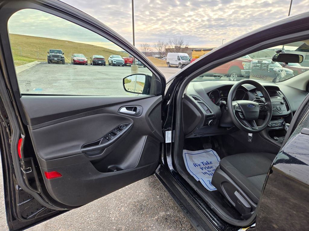 Used 2017 Ford Focus SE image 11