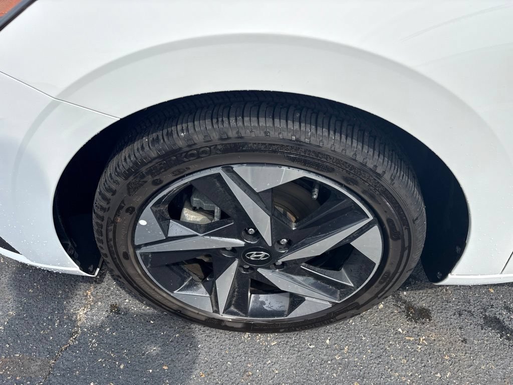 Used 2023 Hyundai Elantra Limited FWD image 7