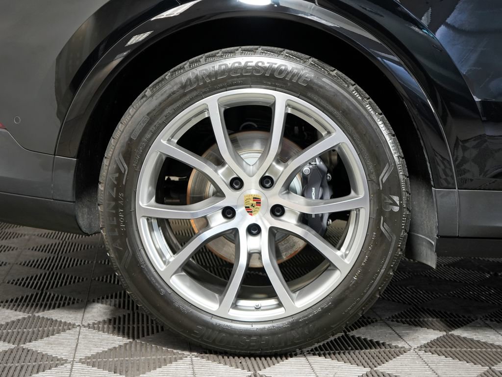 Certified 2024 Porsche Cayenne AWD/4WD image 16