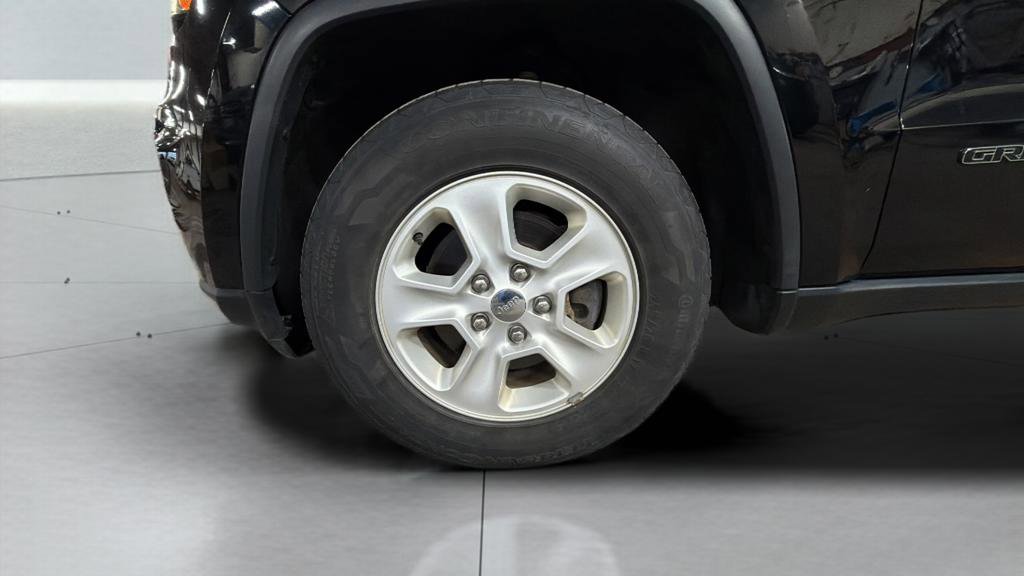 Used 2017 Jeep Grand Cherokee Laredo w/ Quick Order Package 23E AWD/4WD image 26