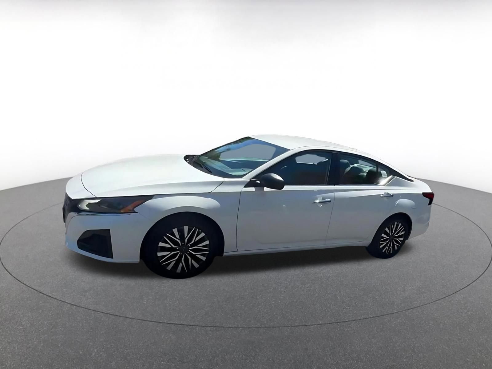Used 2025 Nissan Altima 2.5 SV FWD image 8