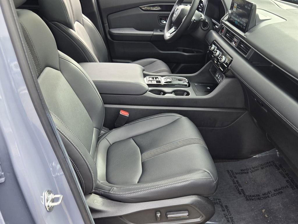 Used 2025 Honda Pilot Touring image 19