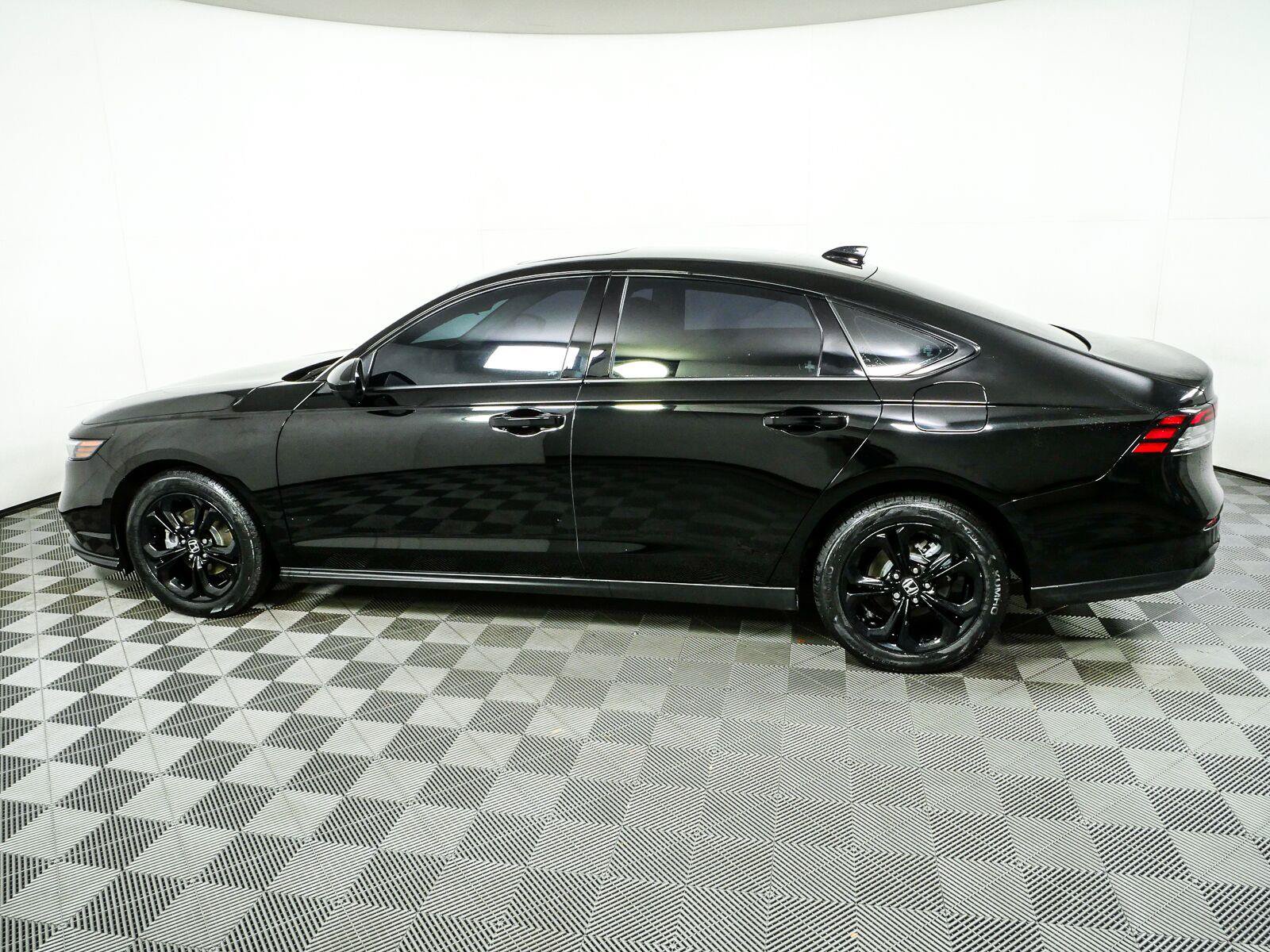 Used 2025 Honda Accord SE image 2