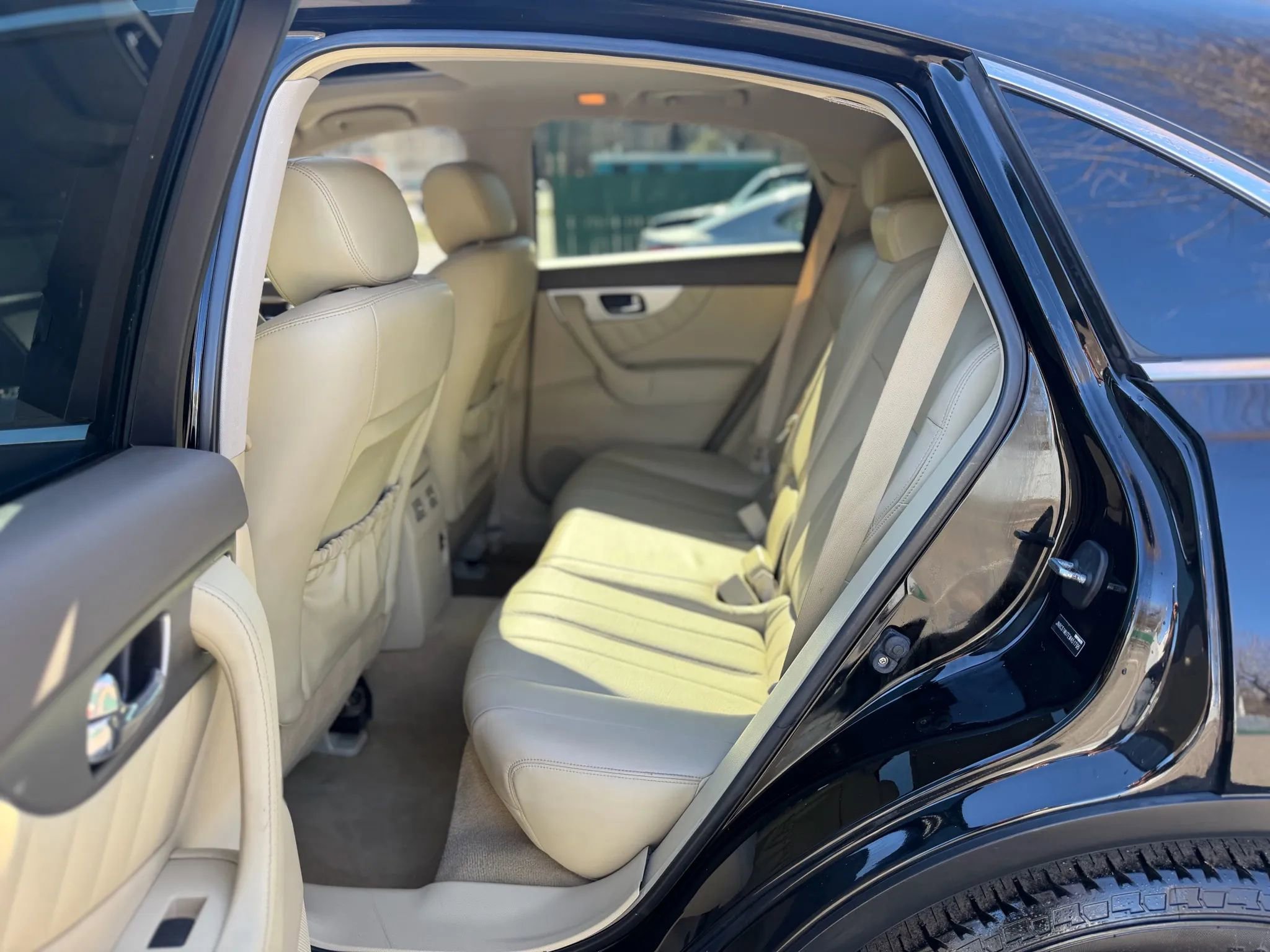 Used 2014 INFINITI QX70 3.7 Sport Utility 4D w/ Premium Package image 19