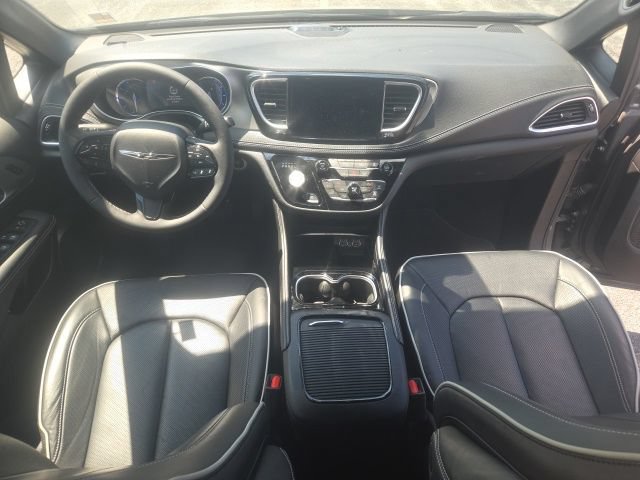 Used 2024 Chrysler Pacifica Premium FWD image 24
