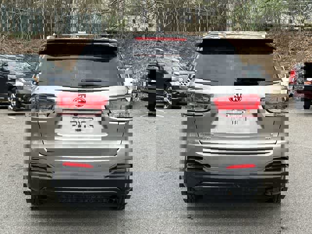 Used 2018 Kia Sorento LX image 4