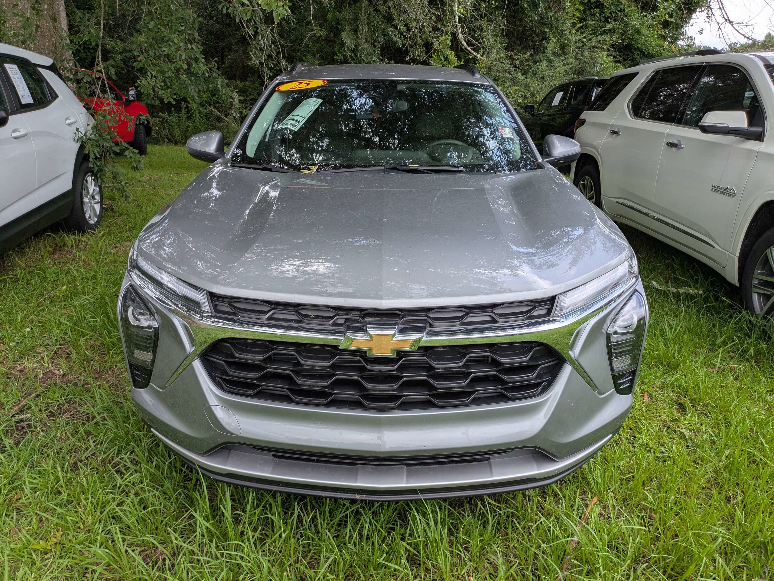 Used 2025 Chevrolet Trax LT w/ Driver Confidence Package FWD image 2