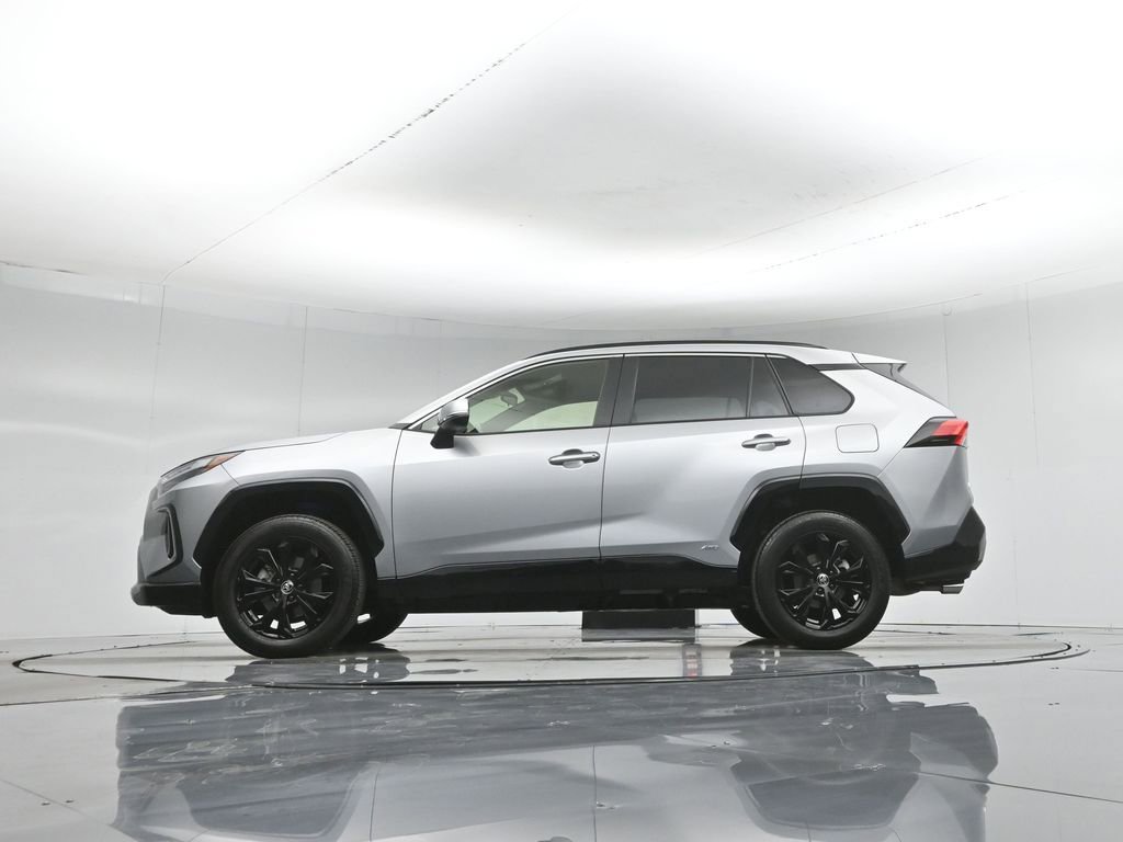 Used 2025 Toyota RAV4 SE AWD/4WD image 8