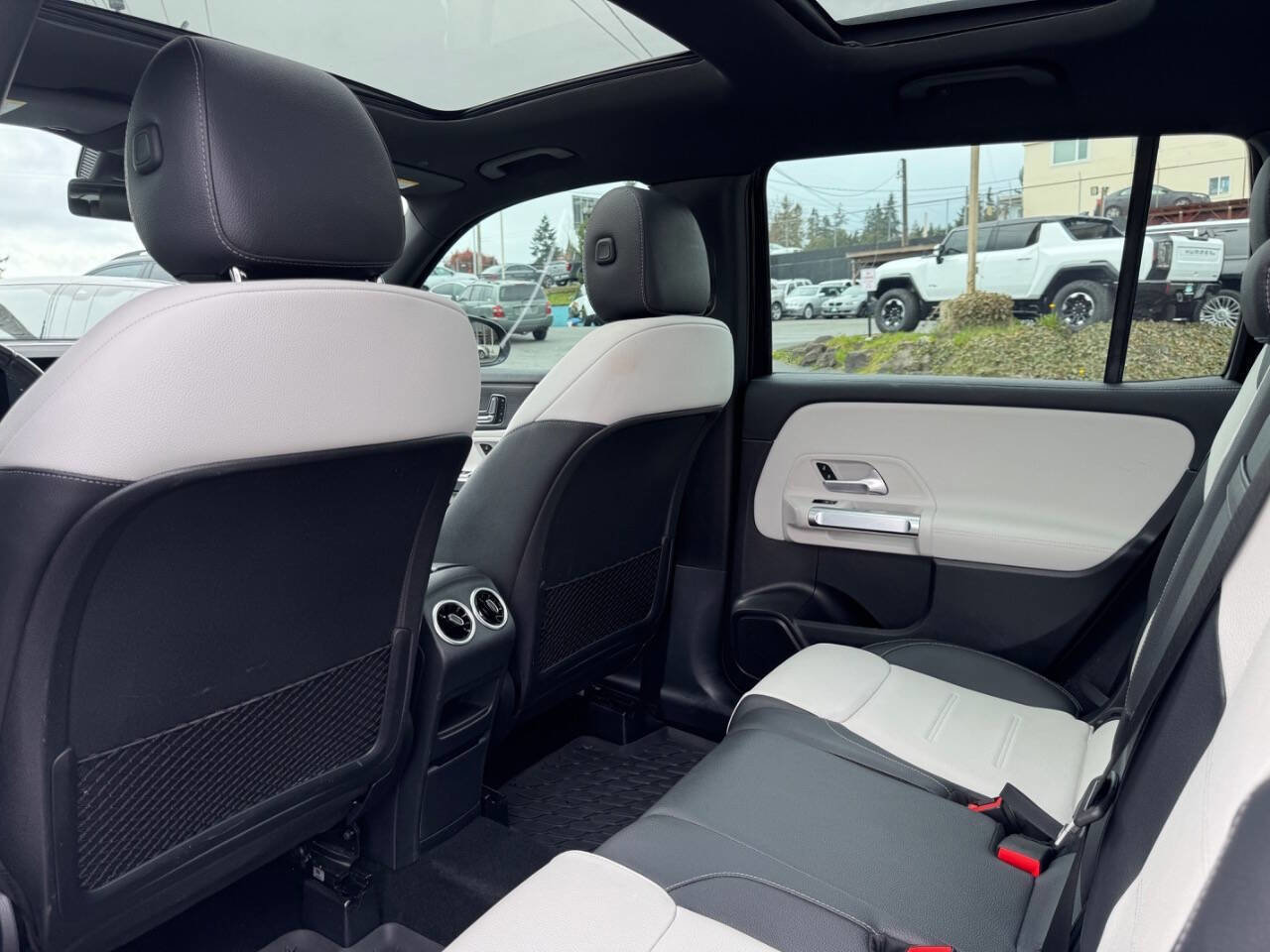 Used 2021 Mercedes-Benz GLB 35 AMG 4MATIC image 29