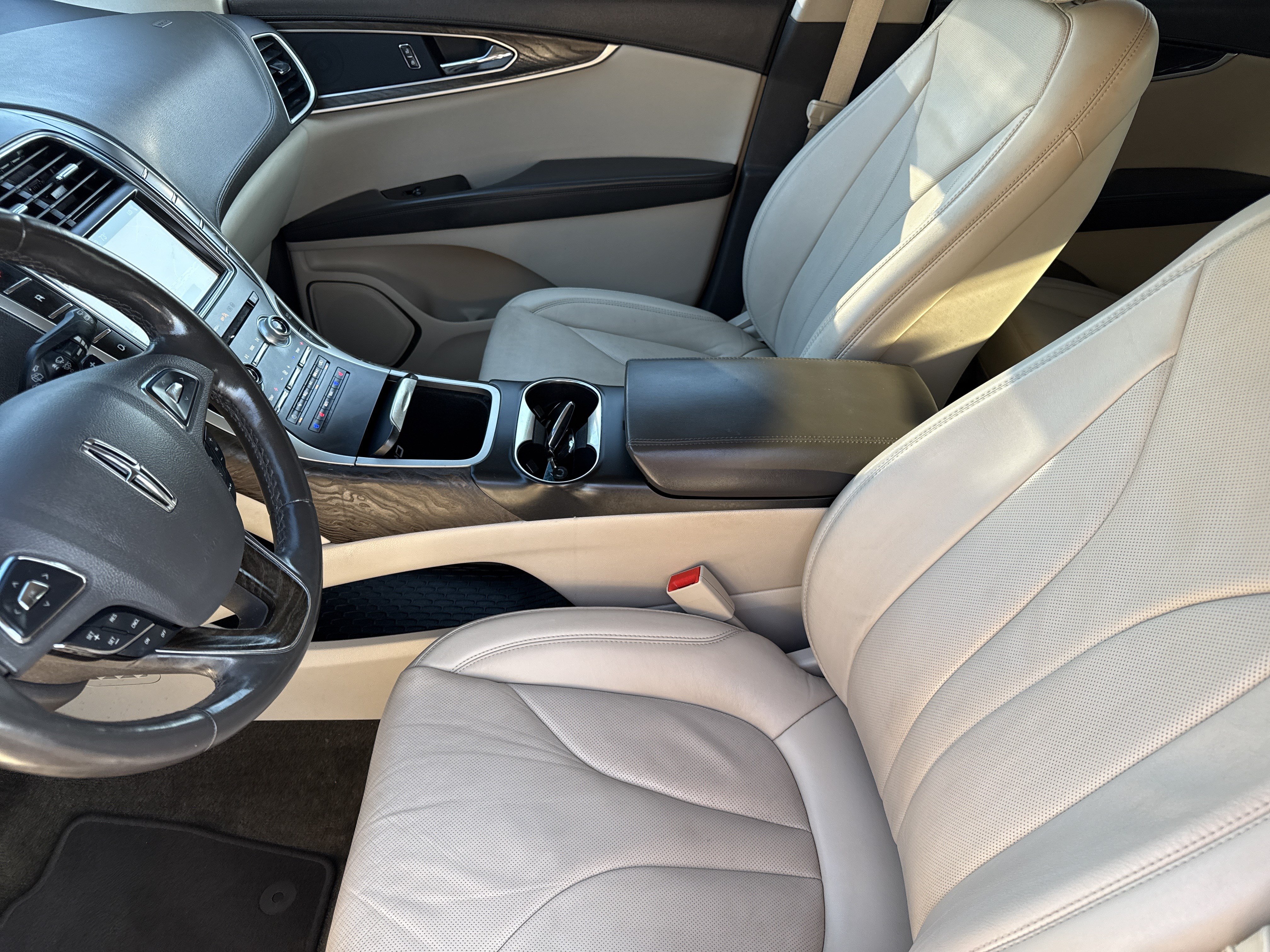 Used 2018 Lincoln MKX Reserve FWD image 12