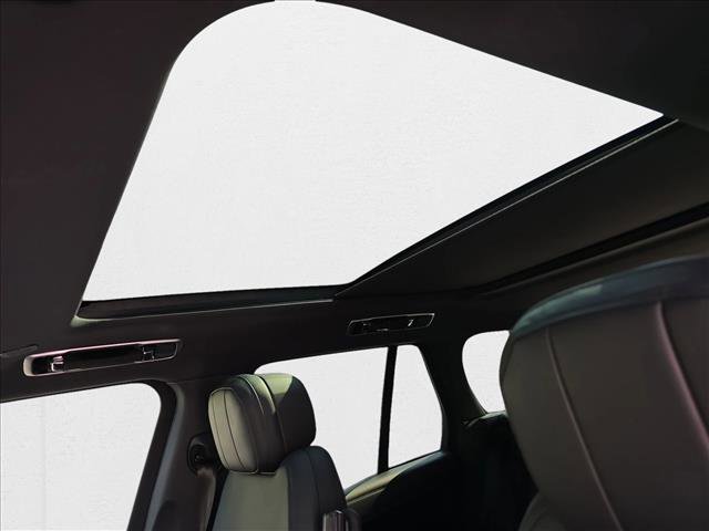 New 2025 Land Rover Range Rover SE image 30