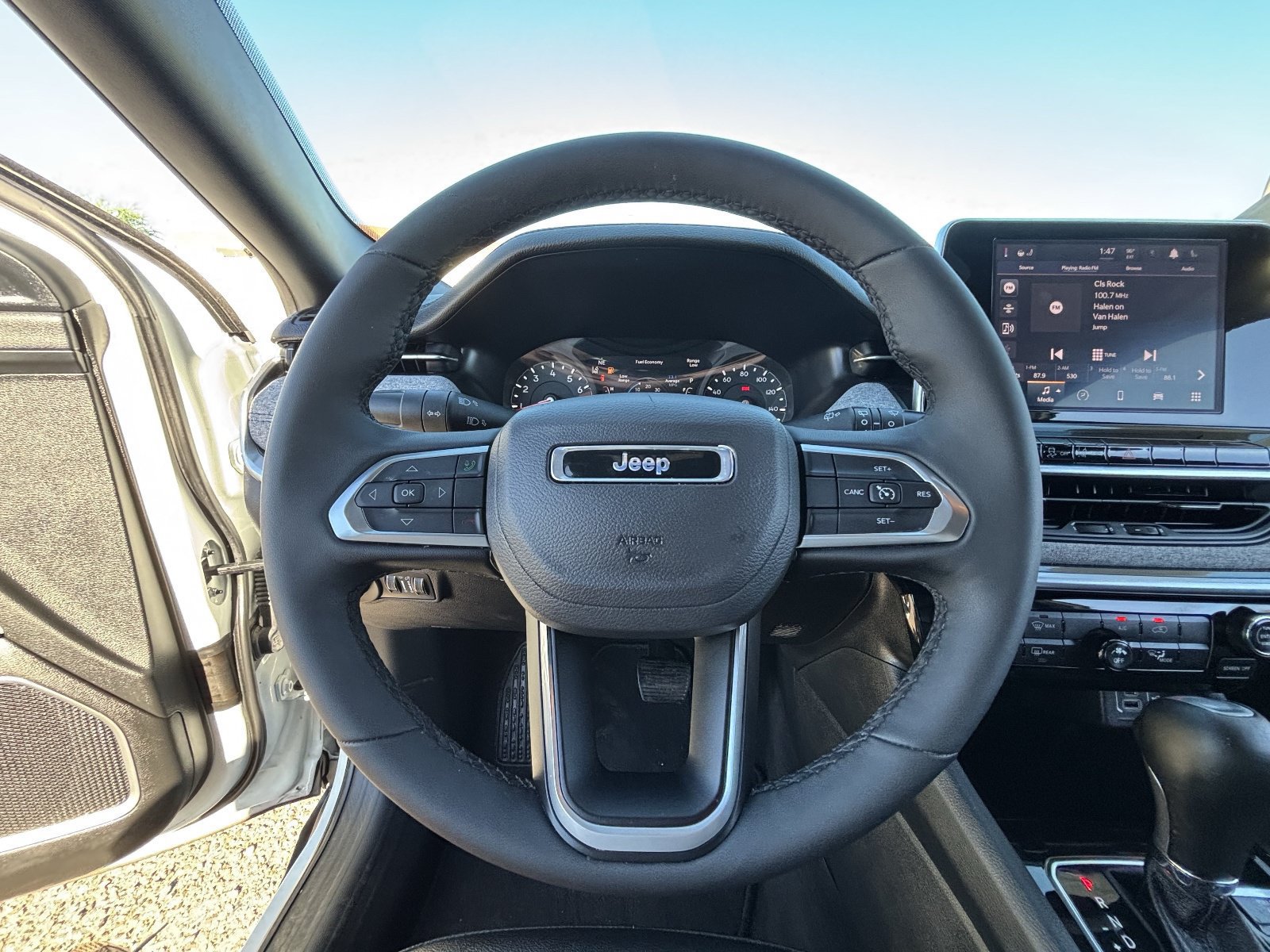 Used 2025 Jeep Compass Latitude AWD/4WD image 28